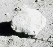 Лунный камень, «помеченный буквой С»